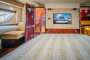 2011 Sea Ray 580 Sundancer thumbnail 16