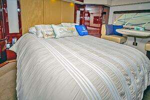 2011 Sea Ray 580 Sundancer thumbnail 14