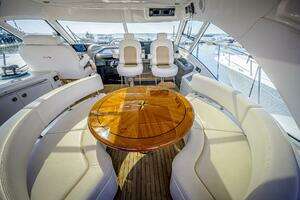 2011 Sea Ray 580 Sundancer thumbnail 10