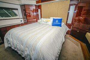 2011 Sea Ray 580 Sundancer thumbnail 13