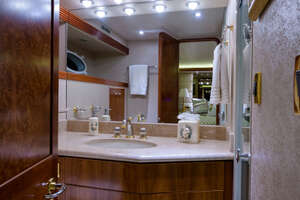 2001 Westport 95 Raised Pilothouse Motor Yacht thumbnail 30
