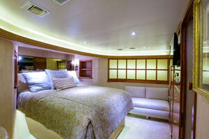 2001 Westport 95 Raised Pilothouse Motor Yacht thumbnail 38