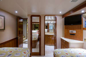 2001 Westport 95 Raised Pilothouse Motor Yacht thumbnail 33