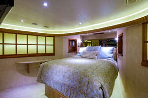 2001 Westport 95 Raised Pilothouse Motor Yacht thumbnail 36