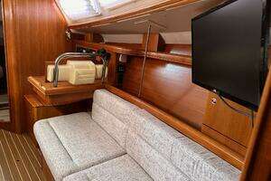 2005 Hunter 38 thumbnail 31