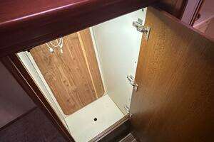 2005 Hunter 38 thumbnail 37