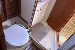 2005 Hunter 38 thumbnail 41