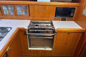 2005 Hunter 38 thumbnail 22