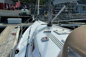 2005 Hunter 38 thumbnail 12