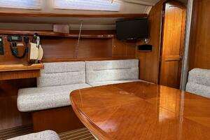 2005 Hunter 38 thumbnail 25