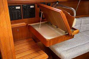 2005 Hunter 38 thumbnail 26