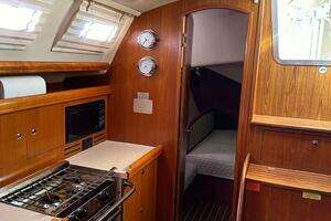 2005 Hunter 38 thumbnail 20