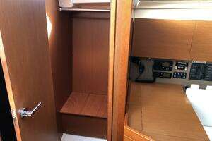 2017 Beneteau Oceanis 38 Weekender thumbnail 28