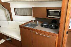 2017 Beneteau Oceanis 38 Weekender thumbnail 19