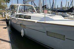 2017 Beneteau Oceanis 38 Weekender thumbnail 1
