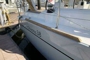 2017 Beneteau Oceanis 38 Weekender thumbnail 6