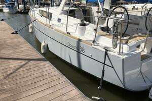 2017 Beneteau Oceanis 38 Weekender thumbnail 10