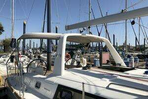2017 Beneteau Oceanis 38 Weekender thumbnail 4