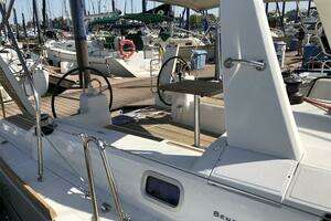 2017 Beneteau Oceanis 38 Weekender thumbnail 5