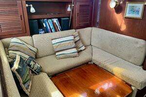 1986 Catalina 36 thumbnail 12