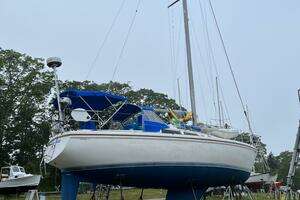 1986 Catalina 36 thumbnail 2