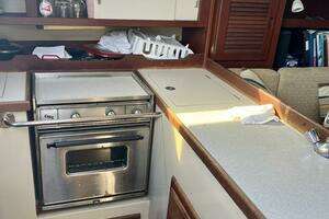 1986 Catalina 36 thumbnail 13