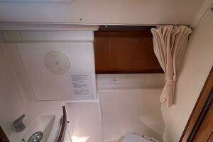 2010 Beneteau Oceanis 43 thumbnail 35