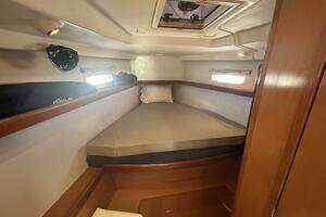 2010 Beneteau Oceanis 43 thumbnail 28