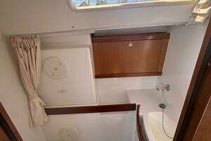 2010 Beneteau Oceanis 43 thumbnail 33
