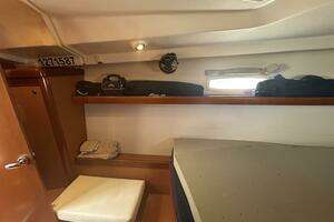 2010 Beneteau Oceanis 43 thumbnail 29