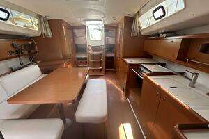 2010 Beneteau Oceanis 43 thumbnail 23