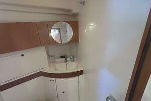 2010 Beneteau Oceanis 43 thumbnail 31