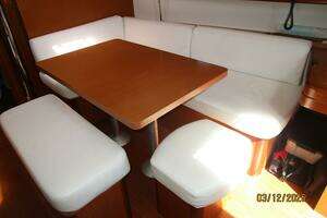 2010 Beneteau Oceanis 43 thumbnail 25