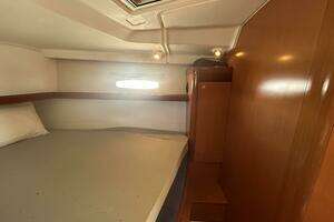 2010 Beneteau Oceanis 43 thumbnail 30