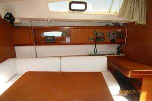 2010 Beneteau Oceanis 43 thumbnail 24