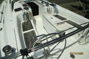 43' Beneteau cockpit forward