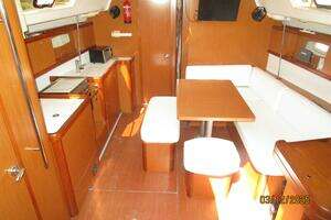 2010 Beneteau Oceanis 43 thumbnail 22