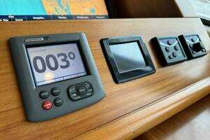 2010 Tiara Yachts 5800 Sovran thumbnail 31