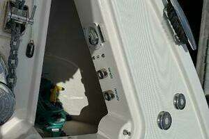 2010 Tiara Yachts 5800 Sovran thumbnail 104