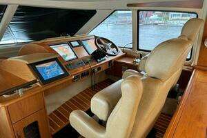 2010 Tiara Yachts 5800 Sovran thumbnail 23