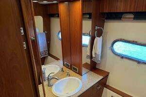 2010 Tiara Yachts 5800 Sovran thumbnail 85