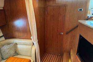 2010 Tiara Yachts 5800 Sovran thumbnail 73