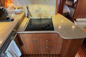 2010 Tiara Yachts 5800 Sovran thumbnail 53