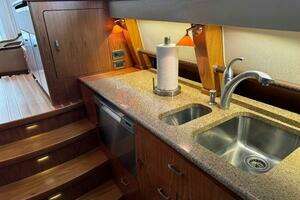 2010 Tiara Yachts 5800 Sovran thumbnail 47