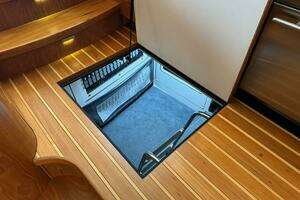 2010 Tiara Yachts 5800 Sovran thumbnail 55