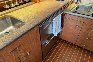 2010 Tiara Yachts 5800 Sovran thumbnail 51