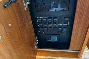 2010 Tiara Yachts 5800 Sovran thumbnail 44