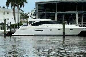2010 Tiara Yachts 5800 Sovran thumbnail 7