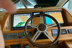 2010 Tiara Yachts 5800 Sovran thumbnail 32