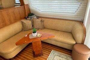 2010 Tiara Yachts 5800 Sovran thumbnail 38